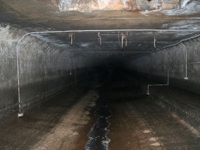 Hybrid-Durchflussmesser für große Abwasserkanäle